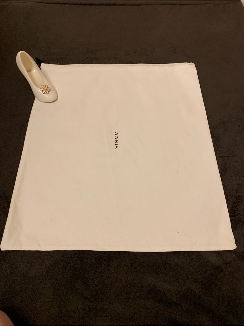 VINCE oversized, tan, drawstring, dust bag VVGUC++